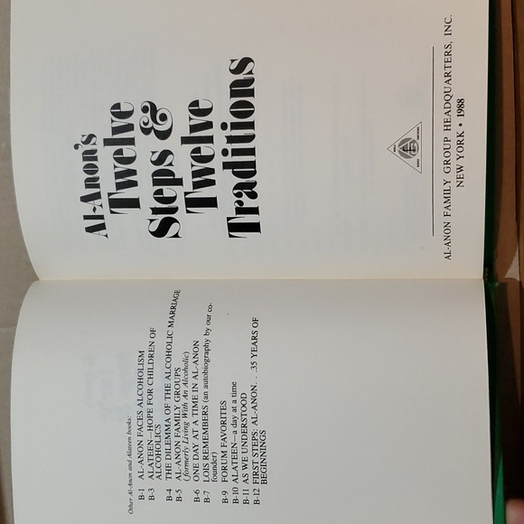 2/$8 📚 Al-Anon's Twelve Steps and Twelve Traditions hardcover vintage book - Picture 8 of 12